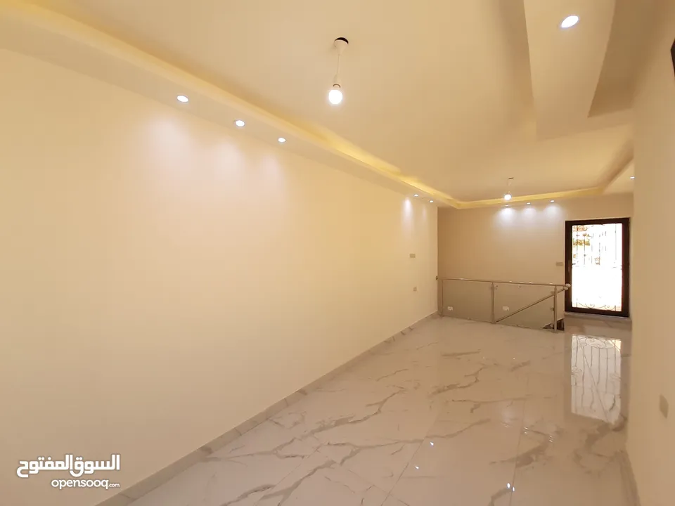 شقة مساحة 185متر مع روف (دوبليكس) وتراس باطلاله مميزة في شفا بدران للبيع من المالك