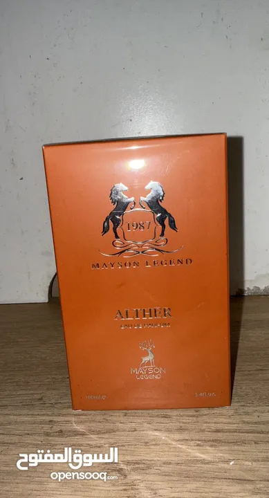 مسك وعطور.