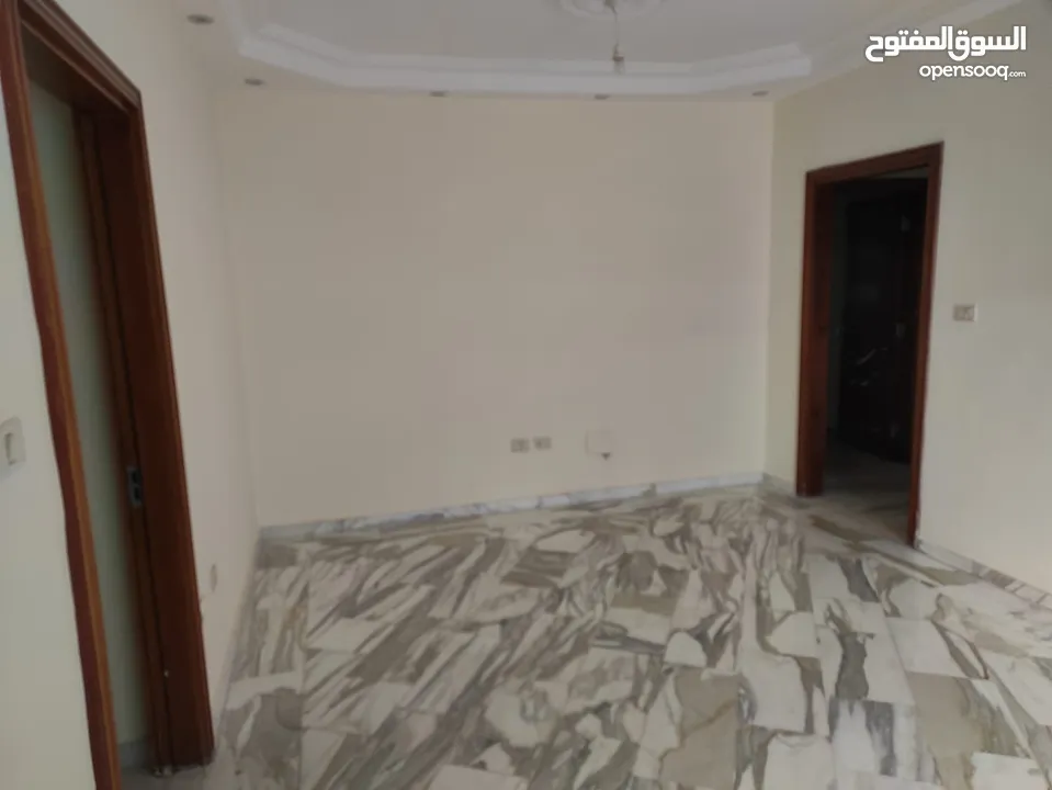 شقه غير مفروشة للإيجار في دير غبار  ( Property 39222 ) سنوي فقط