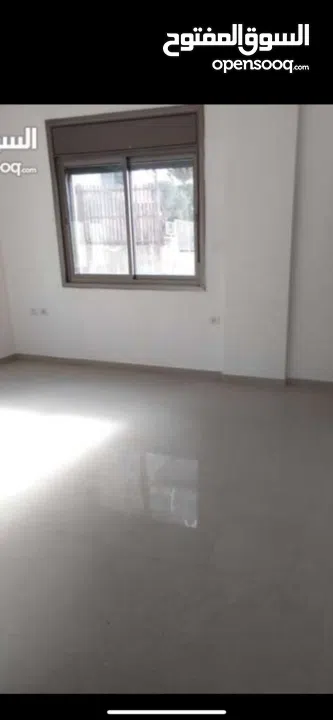 ثلاث غرف نوم غير مفروشة