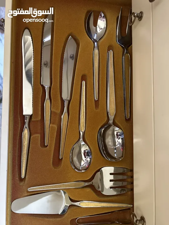 Jumbo cutlery cabinet