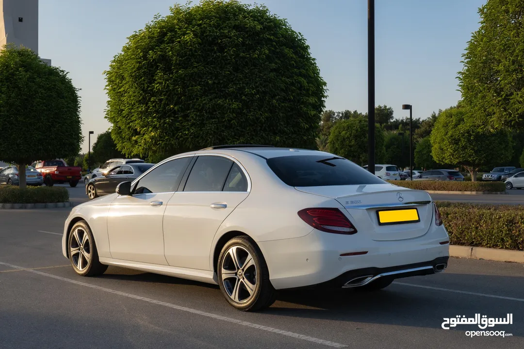 للبيع Mercedes Benz E300 2018 نظافة و ممشى بسيط