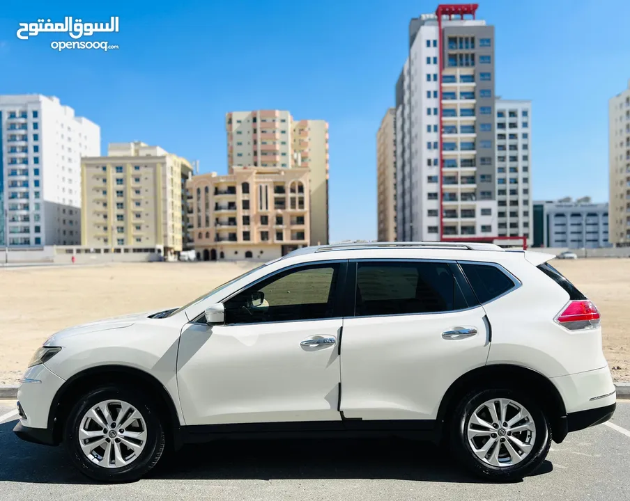 NISSAN XTRAIL 2015 WHITE GCC WITH SUNROOF