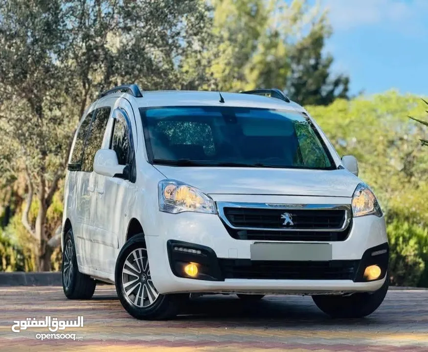 بيجو بارتنر 7 ركاب 2018 ترخيص 17 كرتونة