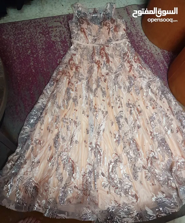فستان سهرة مستعمل مرة واحدة فقط
