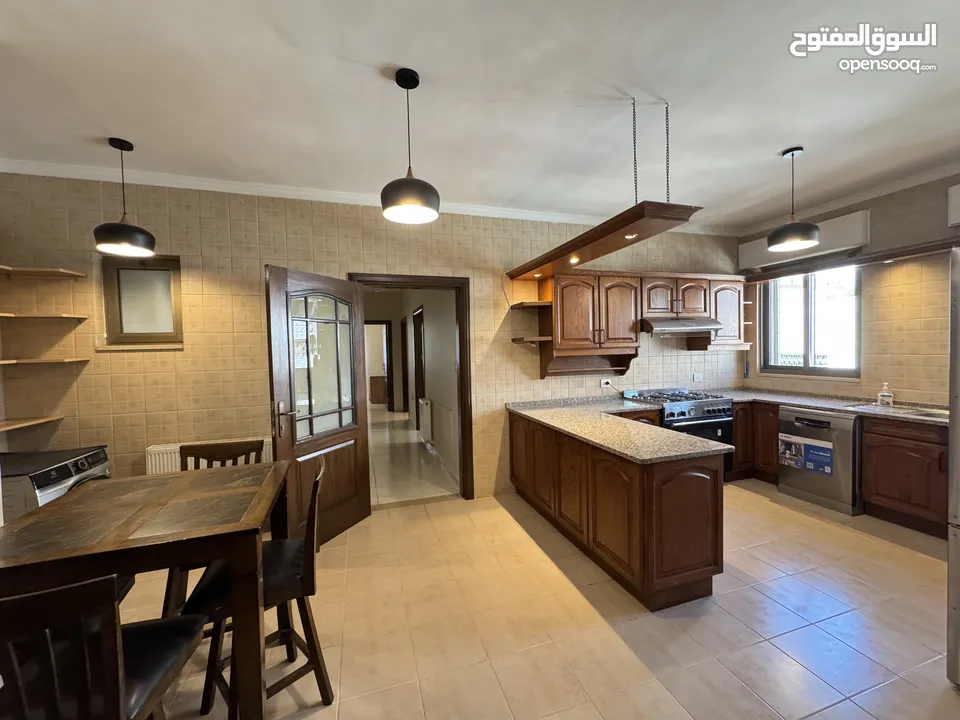 شقة 3 غرف نوم باطلالة رائعة في عبدون  ( Property 43136 )-175084200