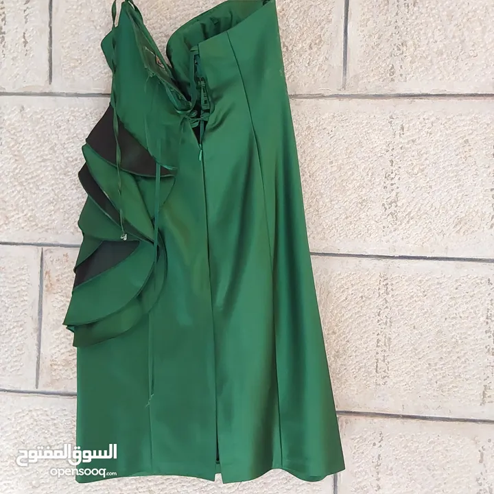 فساتين سهرة مستعملة للبيع في منطقة البنيات السعر من 5 - 12
