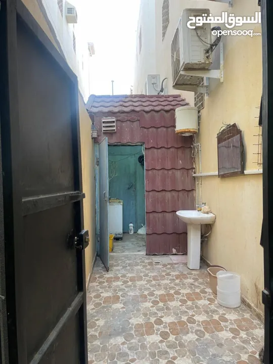 فرصة سكن هادئ غرفة مؤثثة بحوش ودورة مياه خاصة شامل الخدمات