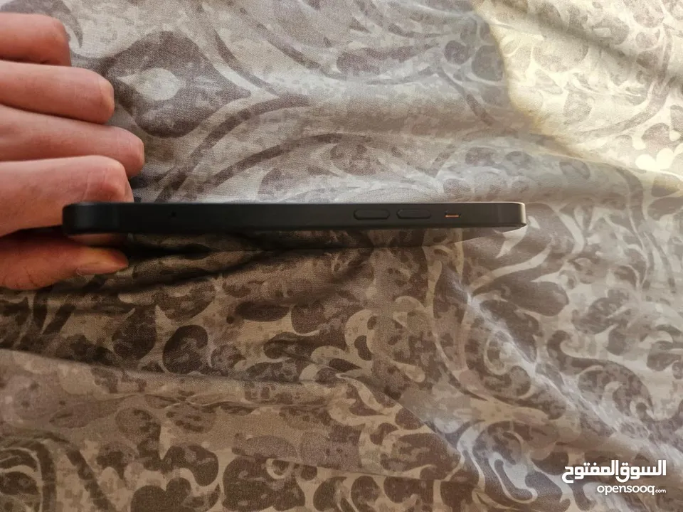 ايفون 13بحالة الجديد مش مفتوح ولا مغيرله اشي ولا فيه اشي التلفون بحالة الجديد