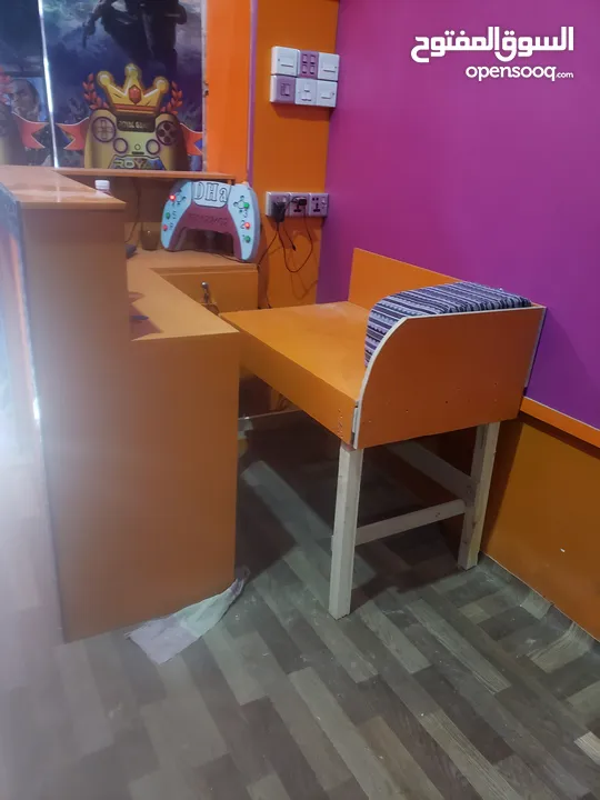 كاونتر مكتبي مع كرسي طاولة مكتبية