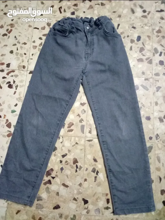 ملابس بناتي مستعمل بس نضيف بأسعار رمزيه ومراعاه عالكميه بلبسو عمر 8/9 سنين