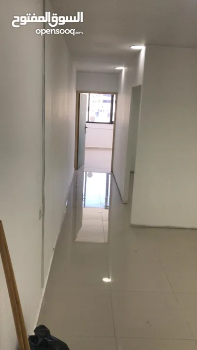 مكتبين جنب بعض 53 م و 61م