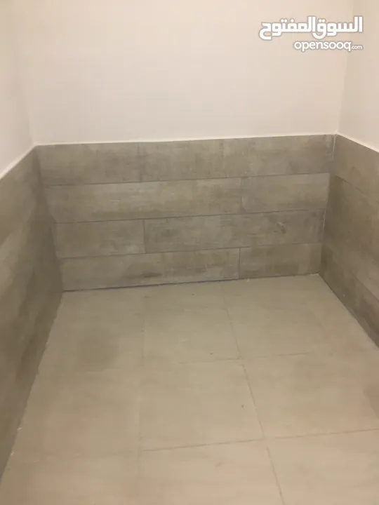 شقه طابق 3 مخدوم مصعد عماره عائلات بالكامل واغلب السكن مالكين تشطيب سوبر ديلوكس مسطح 150