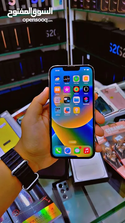 عرض خااص : iPhone 13pro 256gb هاتف نظيف بحالة الوكالة بدون اي شموخ أو مشاكل بأقل سعر من دكتور فون