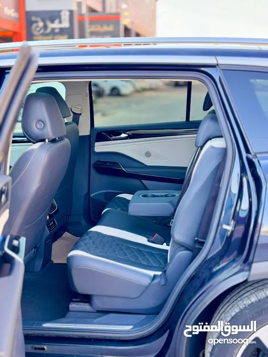 Volkswagen ID.6  - 2022