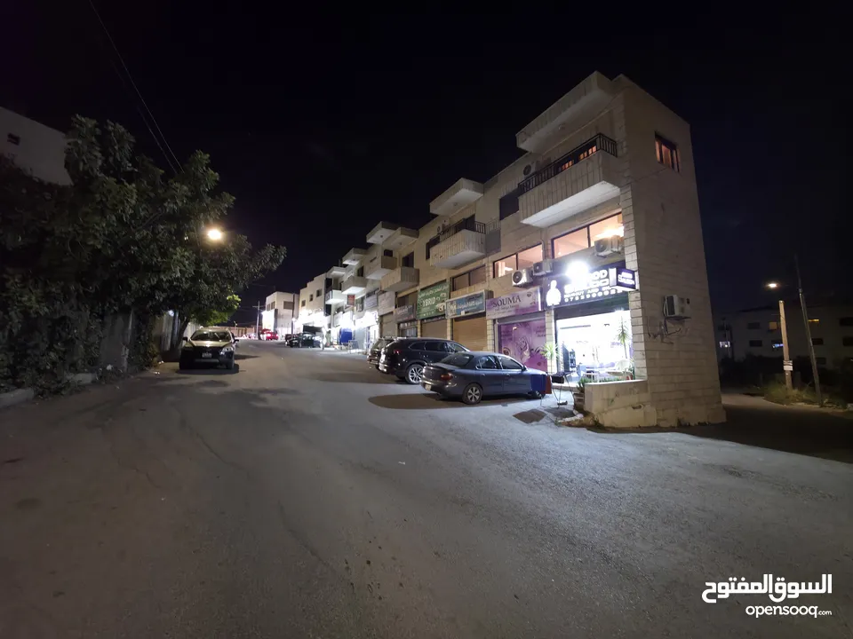 محلات للإيجار بمساحات مختلفة