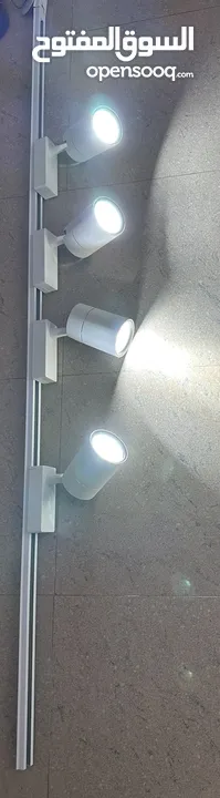 للبيع إضاءات سبوت لايت (spot lights) للتحديد على المنتج بسطوع عالي وجوده المتوفر حاليا عدد (1)