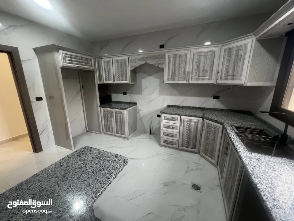 شقة ارضية جديدة للايجار
