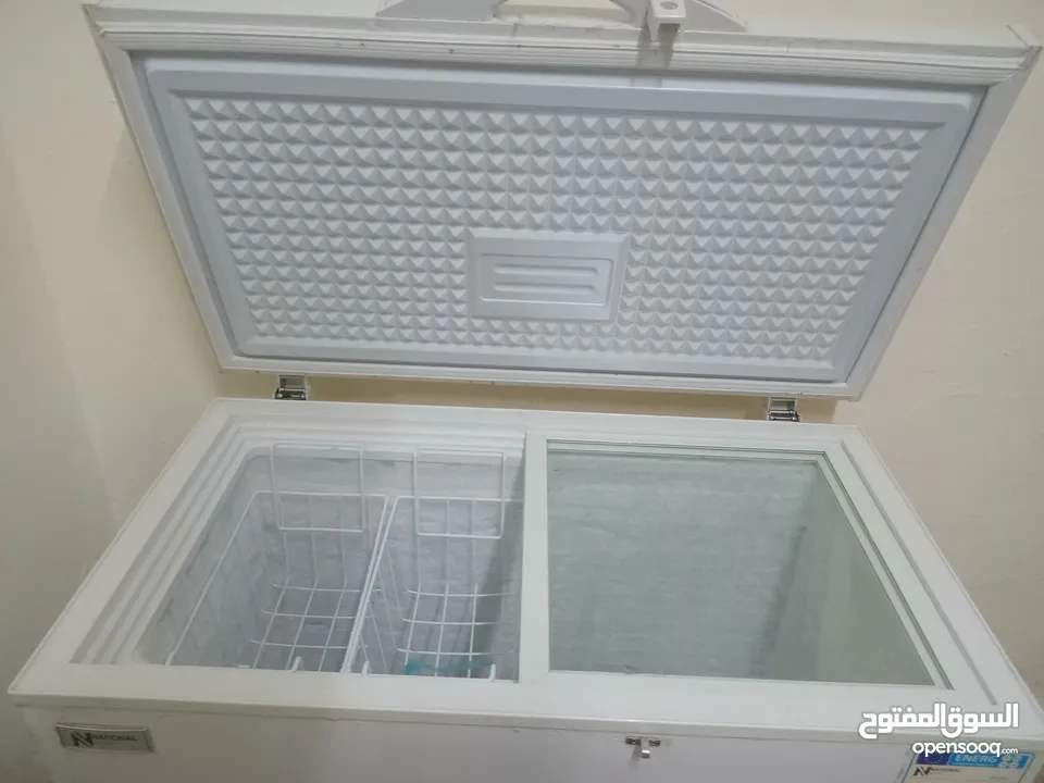 فريزر نيوتن ناشونال بطح  300 لتر مع 2 سلال و أبواب زجاج وموفر طاقة ++A