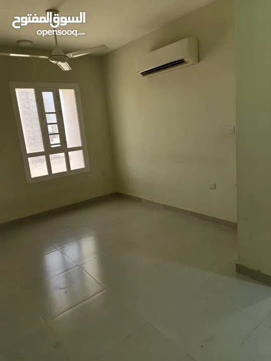 شقه للبيع في المعبيلة