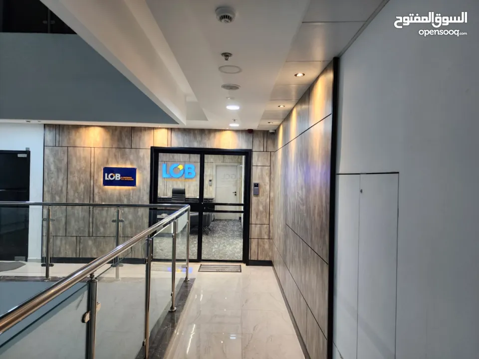 مكتب تجاري فخم للبيع أو الإيجار