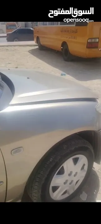 هوندا سيفيك شمباني للبيع على وضعها تعرضت لحادث وبحاجة لأصلاح