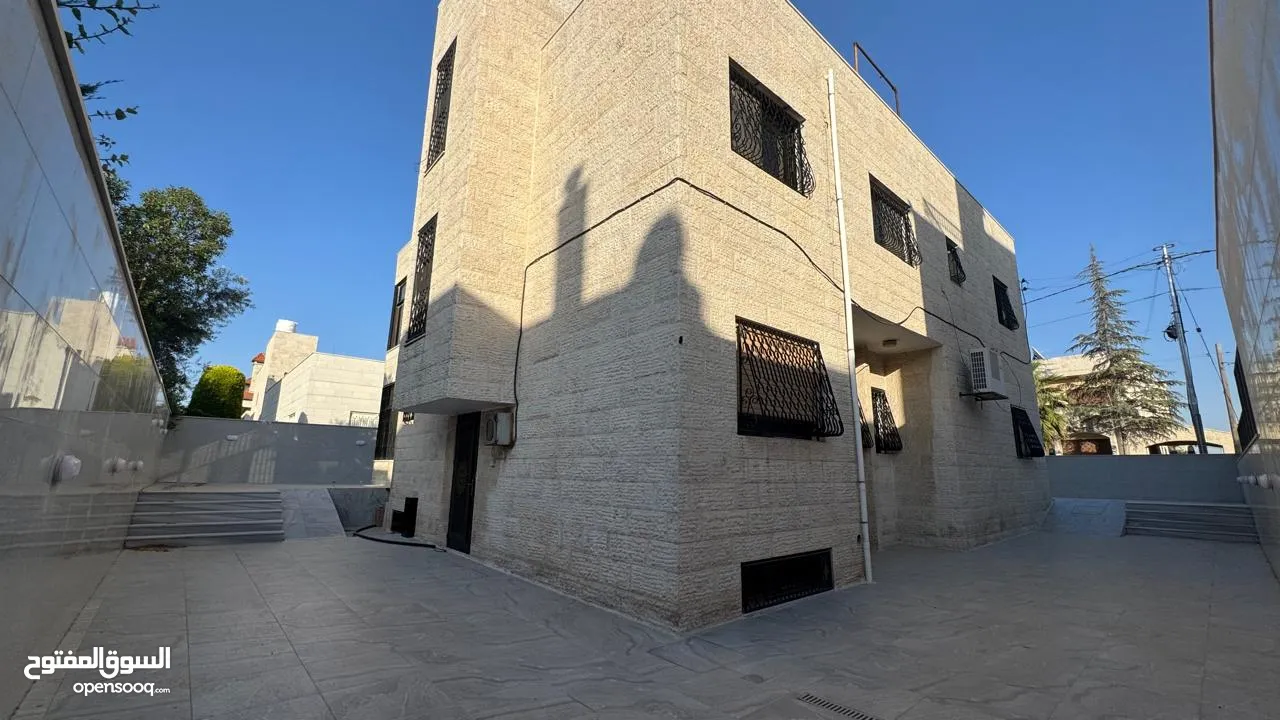 Well-Maintained Villa in Umm Al Summaq / فيلا بحالة ممتازة في أم السماق