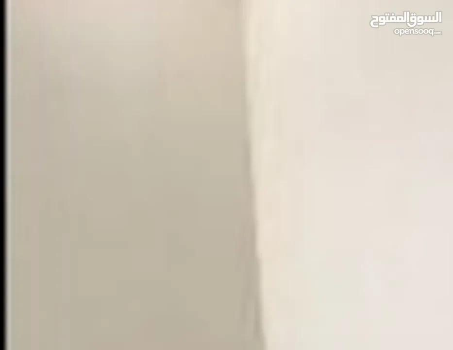 شقة للإيجار.. بناء حديث.. غرفتين وصالة ومطبخ وحمام.. المطبخ راكب واجهتين L..