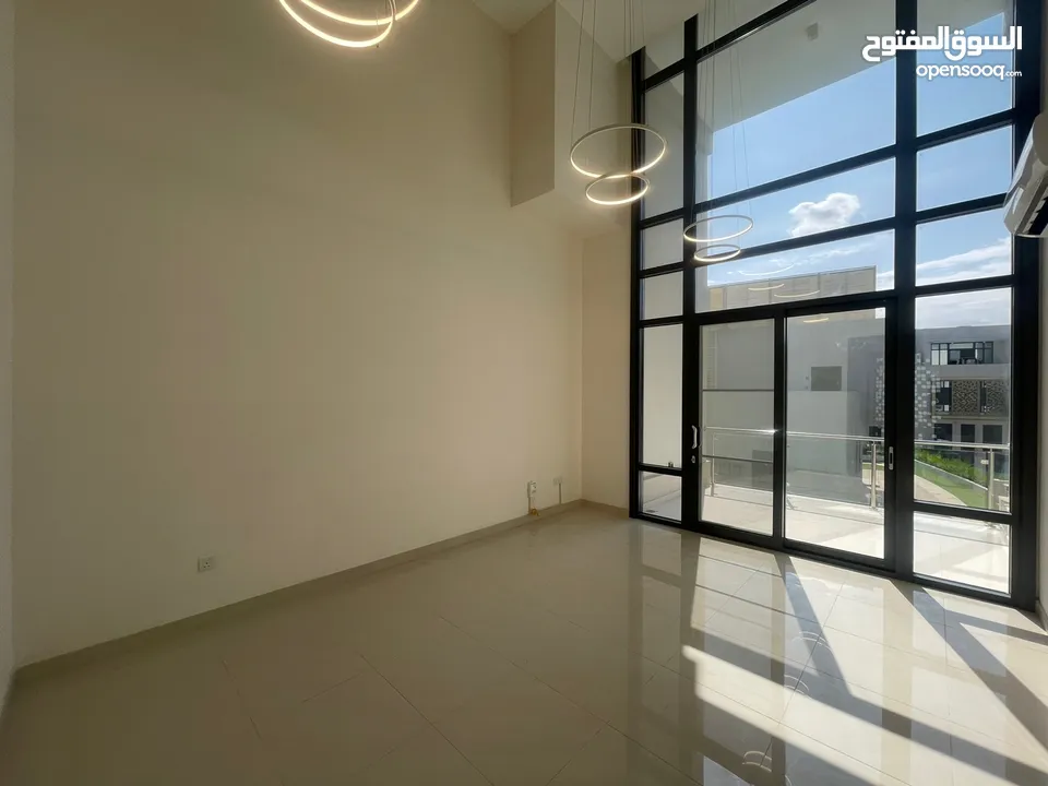 4 + 1 BR Incredible Townhouse in Dar al Zain