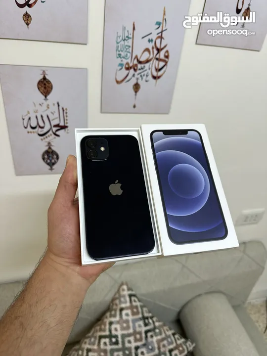 ايفون 12 بحالة الجديد ولا خدش شرق اوسط  معو كامل اغراضه بطارية 88 ممتازة