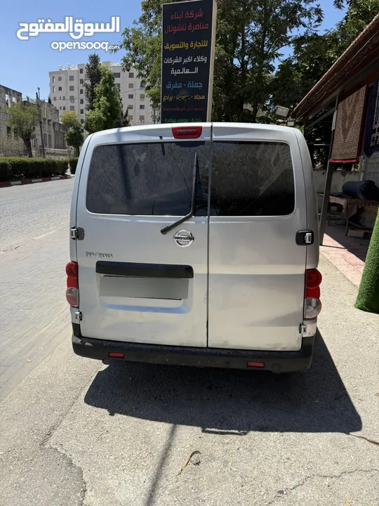 نيسان nv200