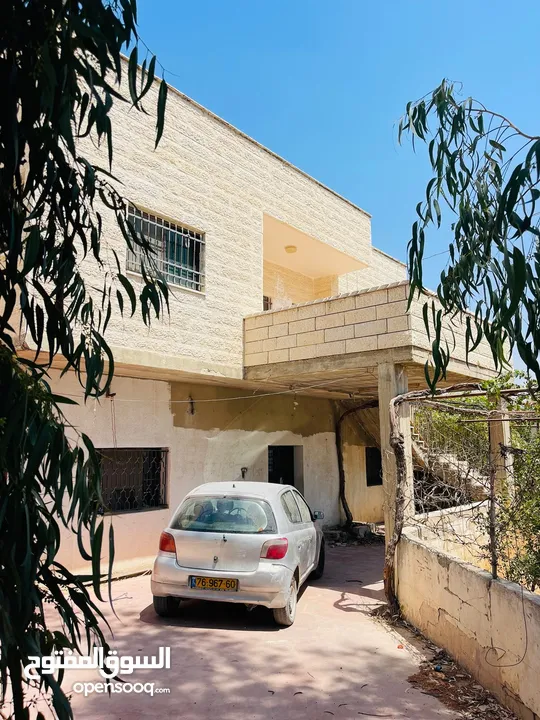 منزل مستقل للبيع في مدينة يطا يصلح تحويله الى مركز طوارئ او كلية او غيرها