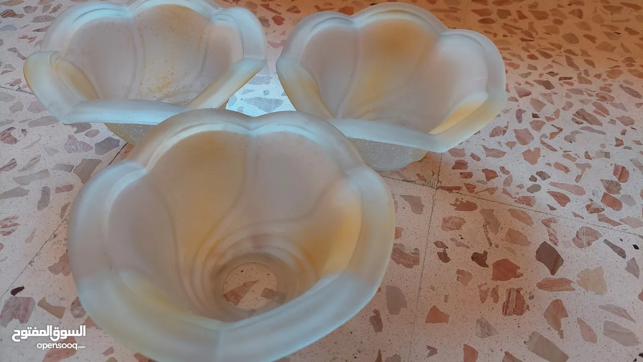 ثريات مختلفة