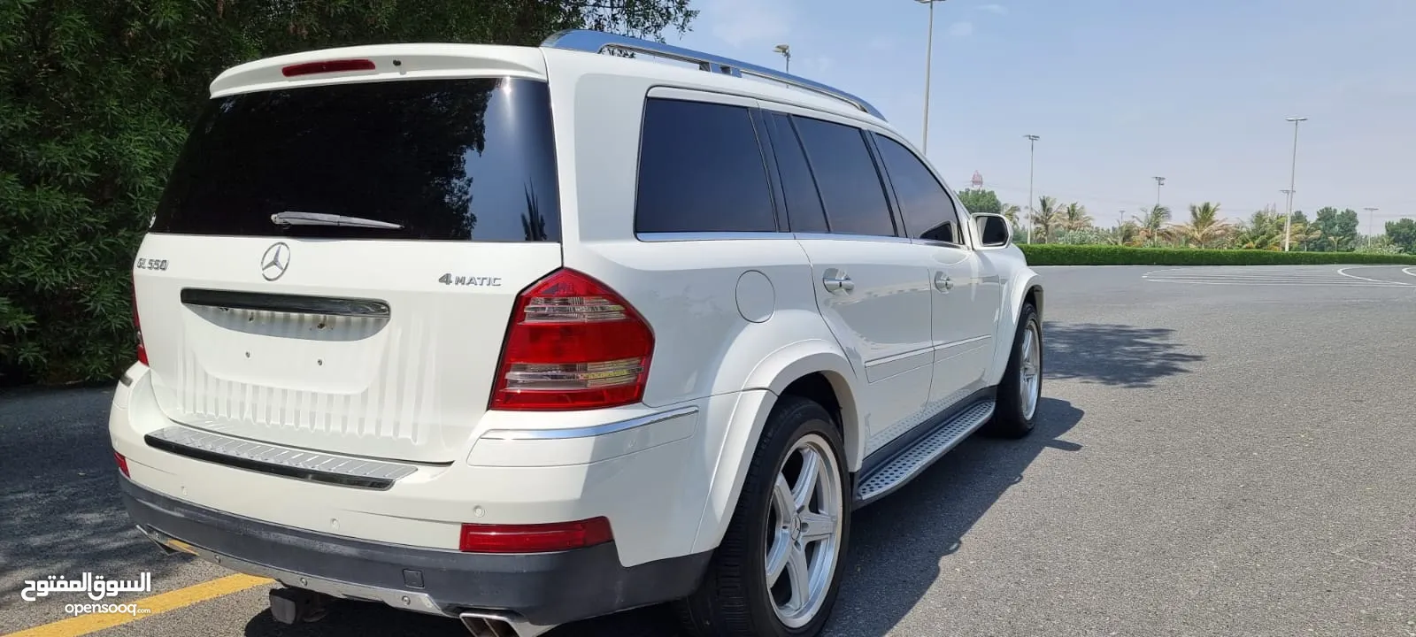 The title of luxury in the Mercedes class is the 2009 Mercedes-Benz GL 500 with its full specificati