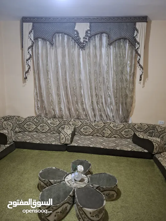 جلسة عربية للبيع