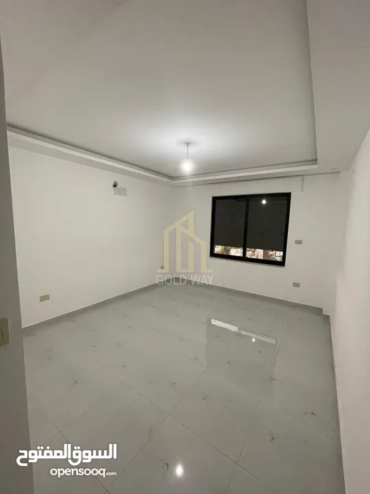 في موقع مميز في أم أذينة تملك شقة طابق أخير مع روف 215م بتشطيبات راقية / ref 9509