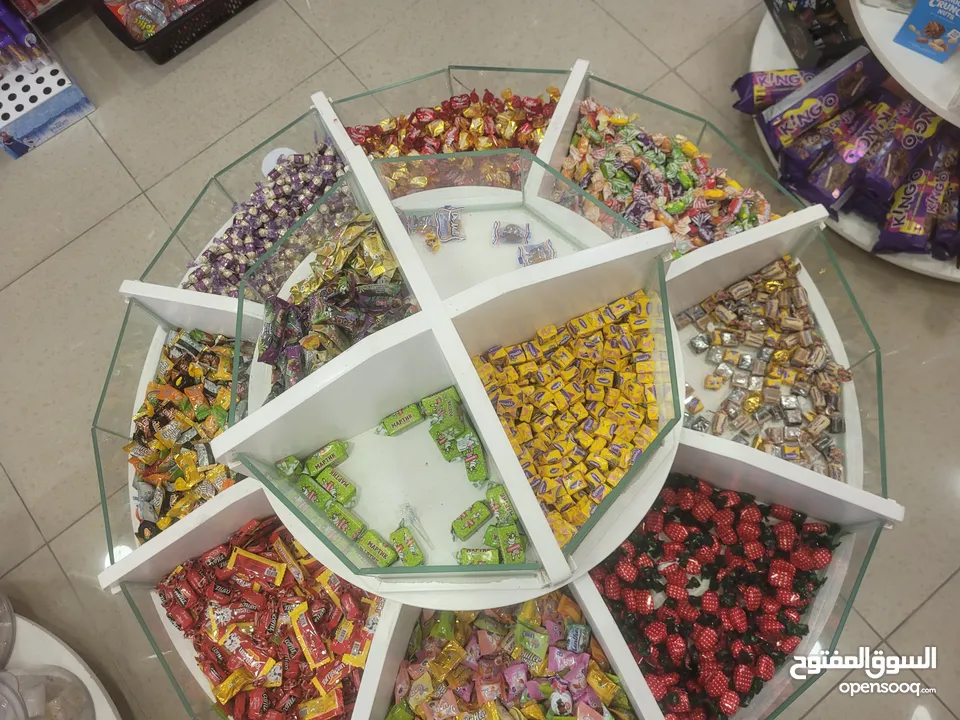 محل شوكولاته وعصائر ومناسبات لبيع كامل بالبضاعه والاجهزة
