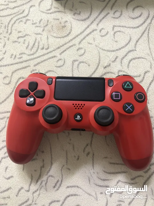 PS4 slim 1 controller and cds