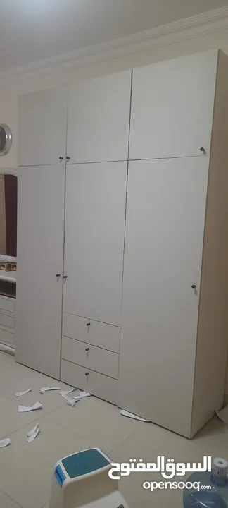 best pic cupboard with draws in white colour 6 doors and draws also