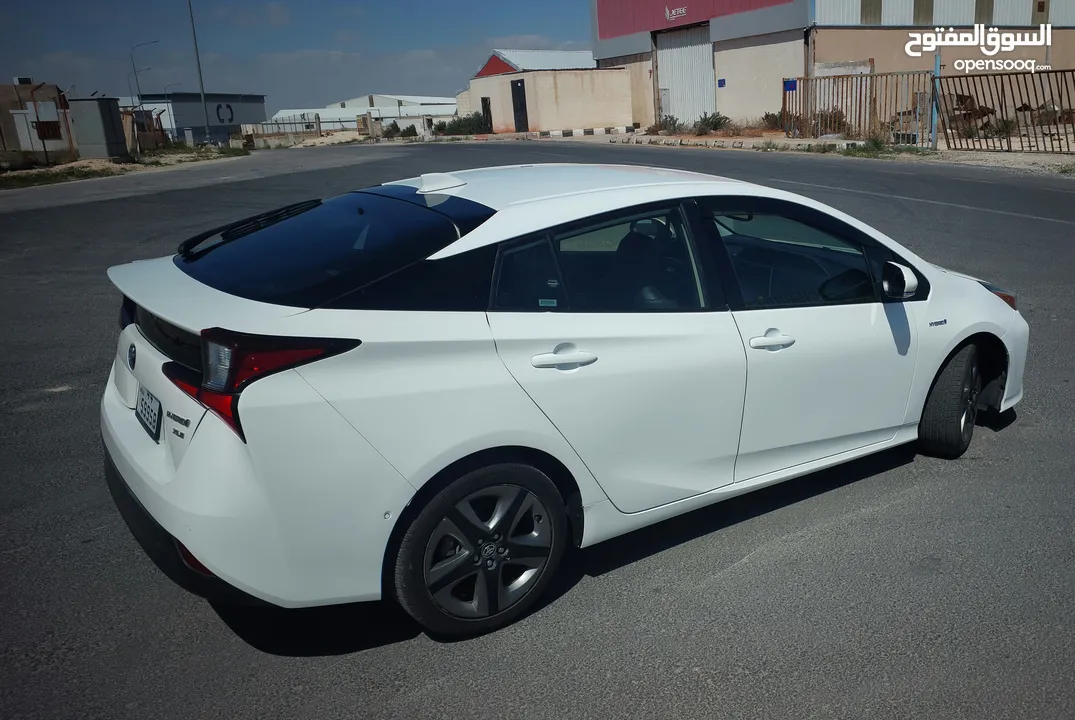 تويوتا بريوس 2022 XLE فحص كامل فل ما عدا الفتحة صنف بيرسونا TOYOTA PRIUS 2022 XLE FULLY LODED