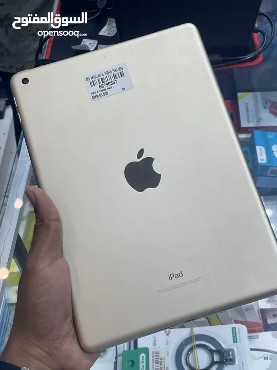 Ipad5 128 gb wifi excellent clean good condition