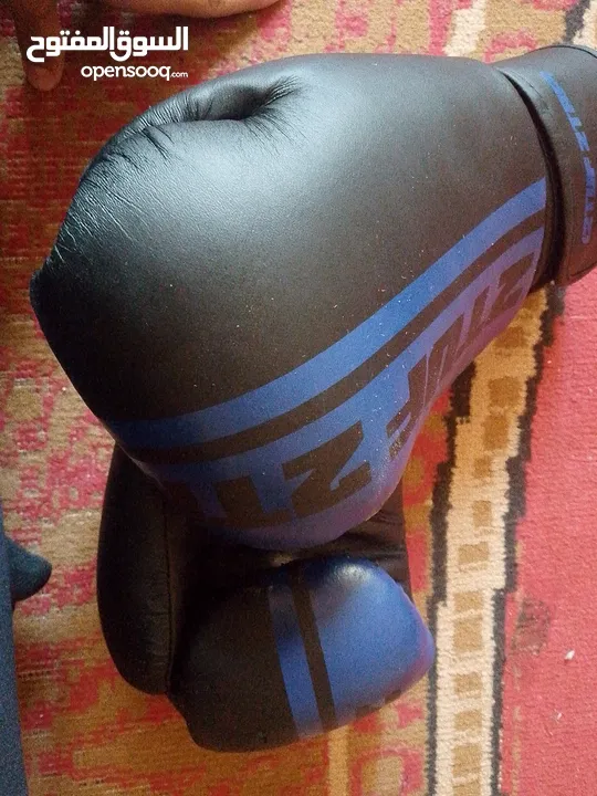 قفازات ملاكمة للبيع مستعملة سنة فقط