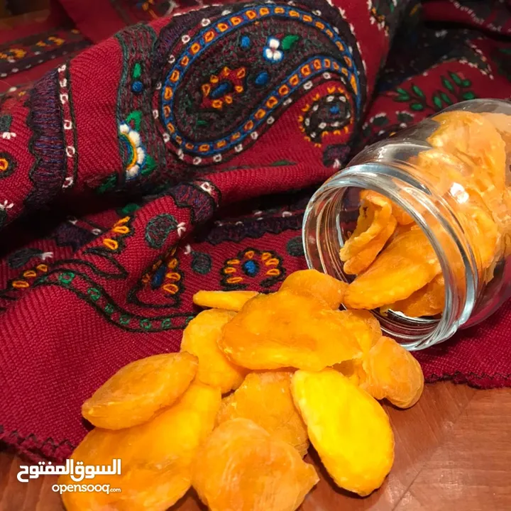 بیه جمیع انواع البهارات و المکسرات و العسل