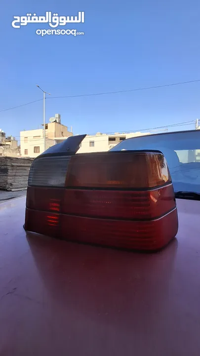 ضو خلفي يمين ل سيارة BMW E36 بحالة شبه الجديد بحالة الوكاله لا كسر ولا خدش الضو اصلي 100%