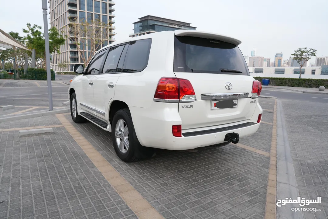 Toyota Land Cruiser VXR 5.7