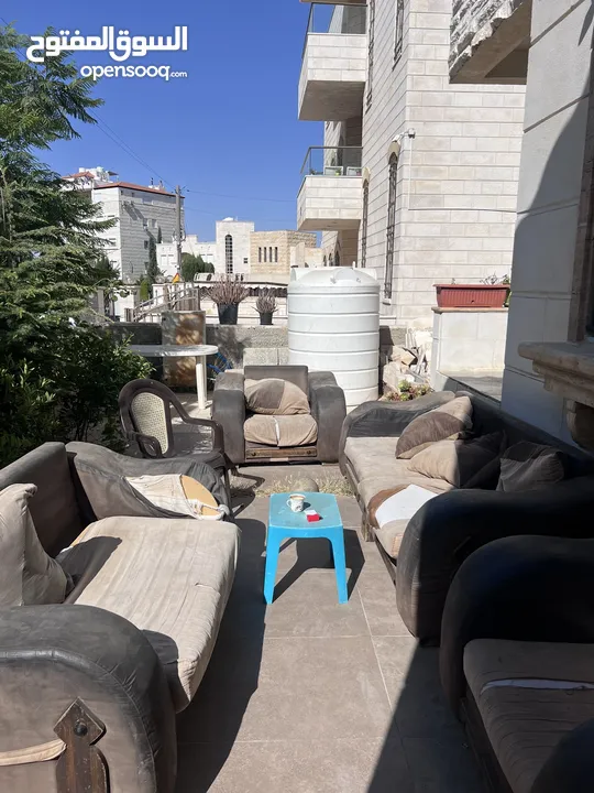 طقم كنب ثقيل من خشب السويد مكون من اربع قطع بحاجة إلى تنجيد