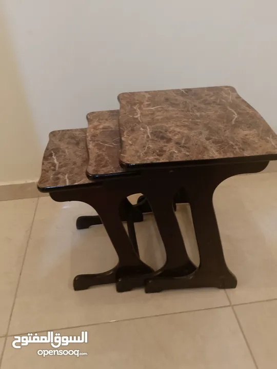 طاولات سيرفس شبه جديد عدد3