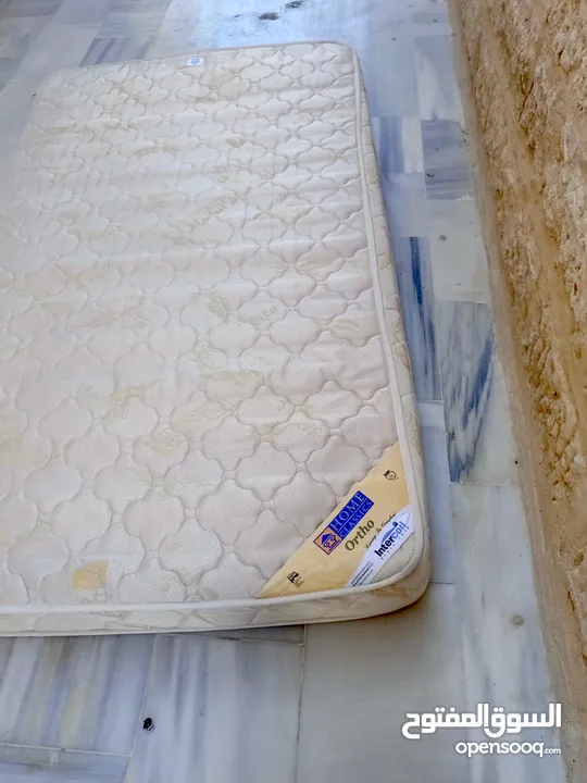 يوجد لدي فرشه سوست نوعيه اصليه بحاله مفرد ونص وكاله في منطقه الياسمين قريبه من حي نزال
