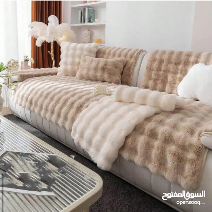 طقم الفرو الكرات الفاخر وصل  لمسة فخامة جاهزة تغيّر شكل كنبتك بثواني!