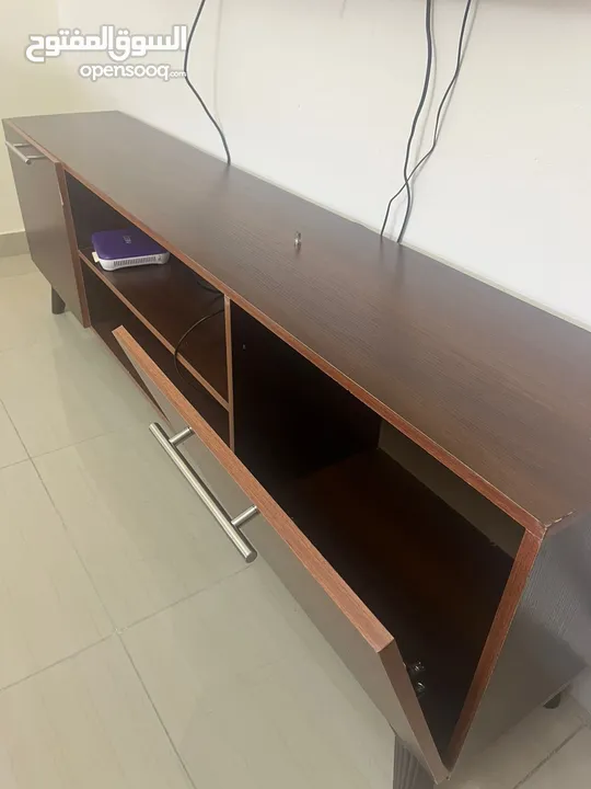 دولاب مكتبة تلفزيون تحف واغراض سمبل وناعمه